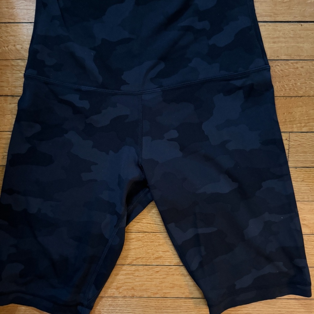 Lululemon Align high-rise camo deep coal short size 8